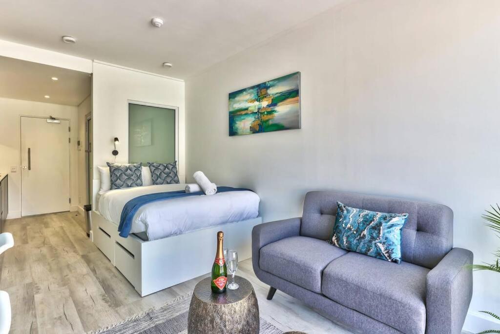 Contemporary Arty Studio Balcony Mountain Views Cape Town Exterior photo