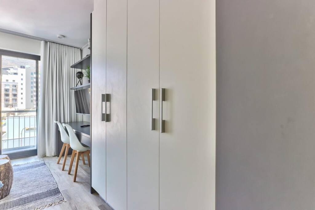 Contemporary Arty Studio Balcony Mountain Views Cape Town Exterior photo